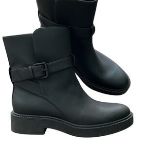 VINCE NWOB Kaelyn Womens Pull On Waterproof Ankle Boots- Size 9.5